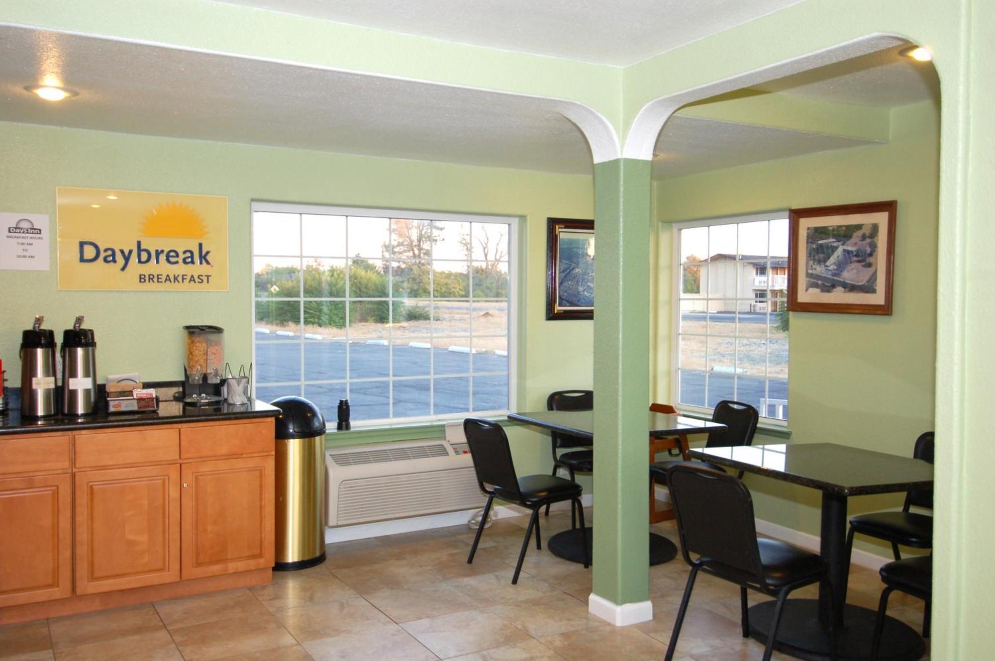 Days Inn By Wyndham Oroville Bagian luar foto